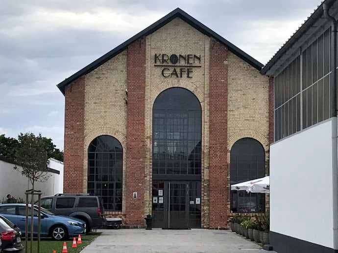 Das Kronen Cafe von außen.